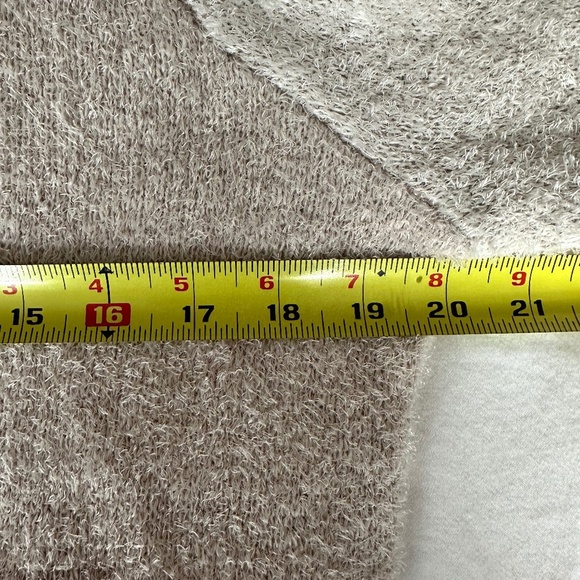 Abercrombie Kids Ombre Tan Crew Neck Sweater — Size 17/18 | New Without Tags - Picture 2 of 4